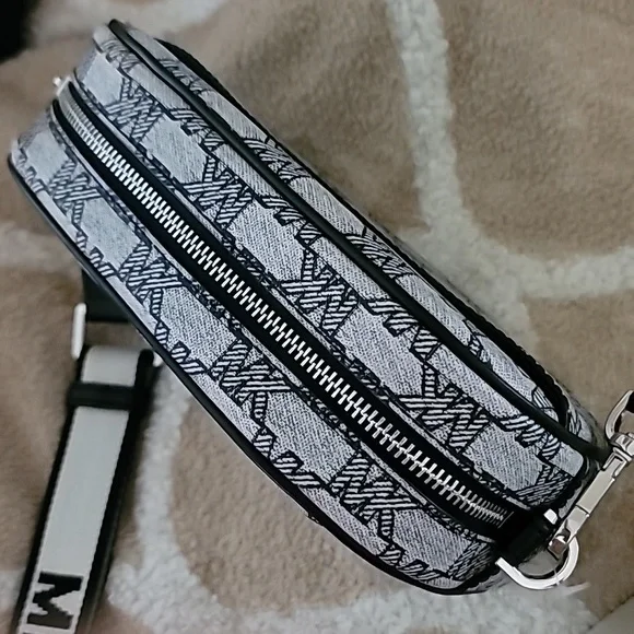 Michael Kors Crossbody - Picture 4 of 12